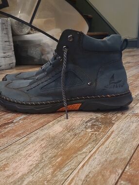 Men’s Navy Blue Lace-Up Hiking Boots